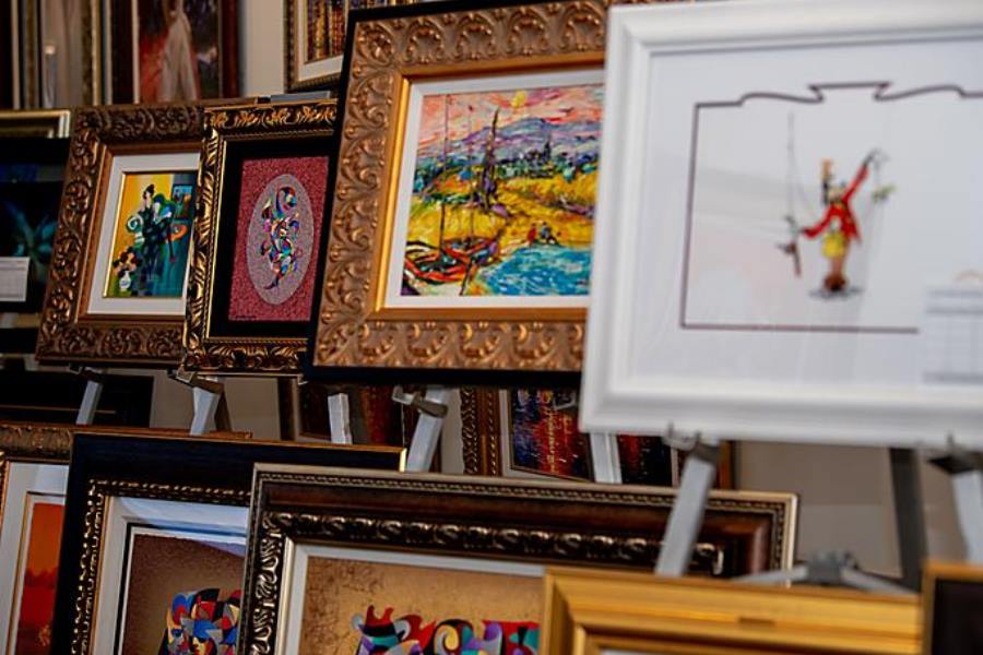 art-gallery-art-auction-paintings.jpg