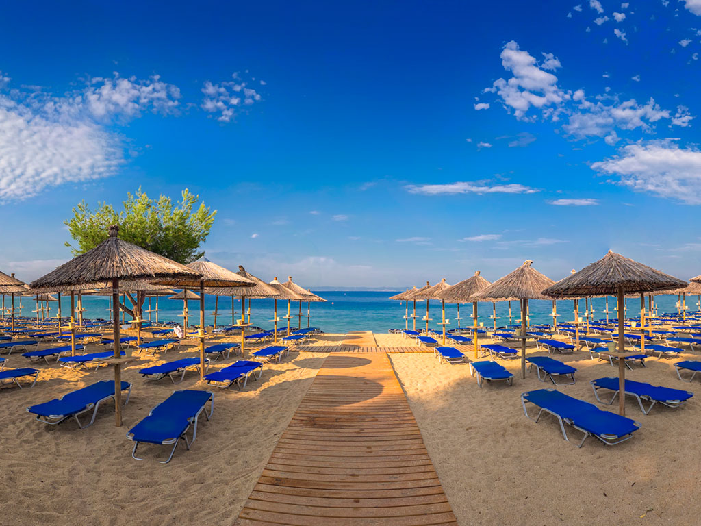 LAGOMANDRA BEACH